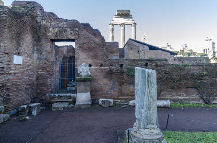 68 - Italia - Roma - Foro Romano - Casa de Las Vestales